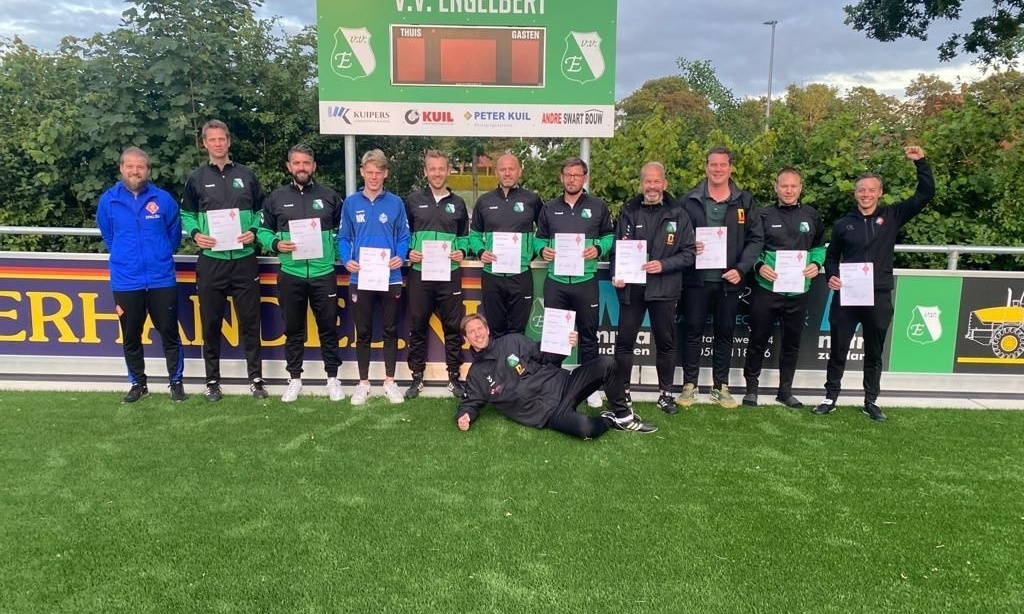 Trainers behalen Pupillenopleiding KNVB